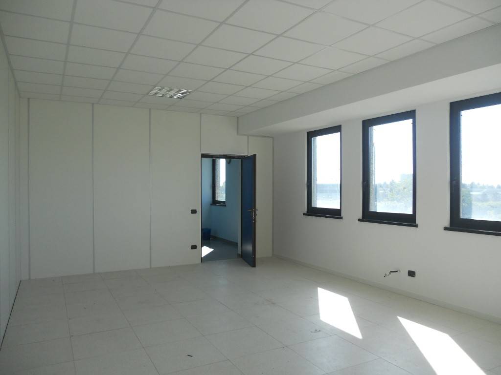 ufficio in affitto a Rho in zona Ghisolfa