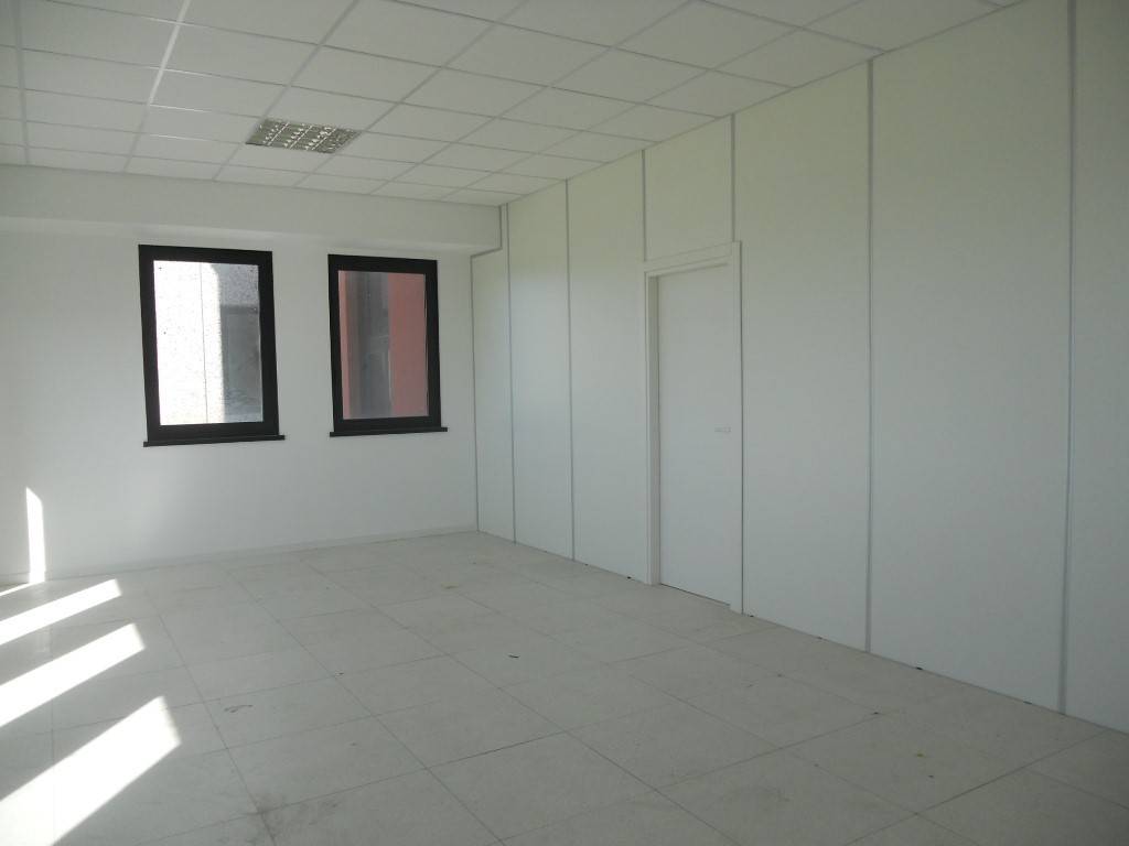 ufficio in affitto a Rho in zona Ghisolfa