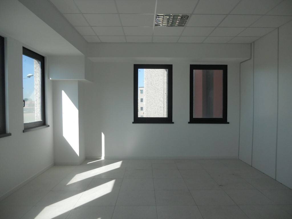 ufficio in affitto a Rho in zona Ghisolfa