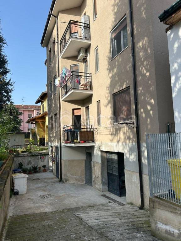 locale commerciale in affitto a Rho