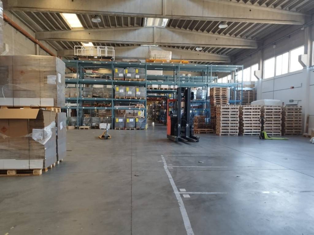 capannone in affitto a Rho in zona Mazzo