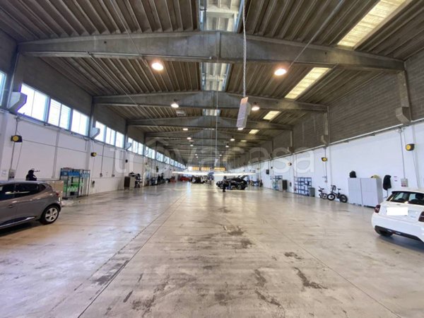 capannone in affitto a Rho