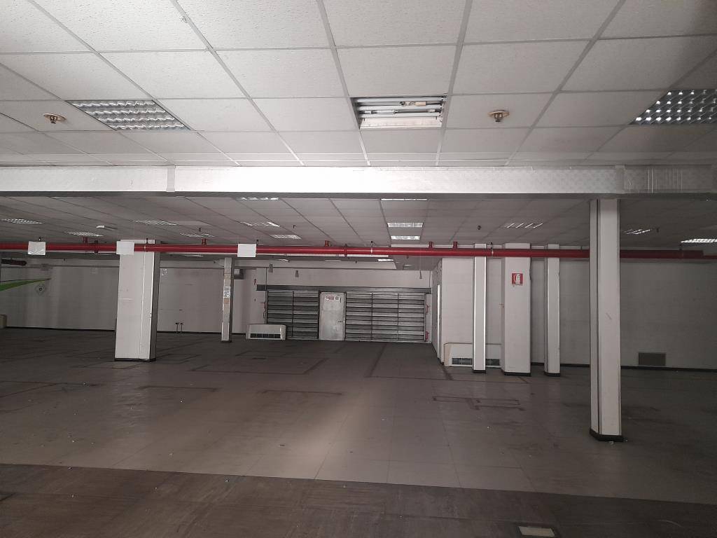 locale commerciale in affitto a Rho in zona Pantanedo
