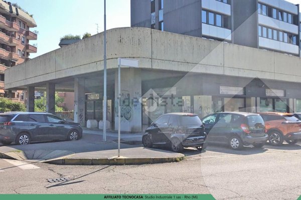 negozio in affitto a Rho in zona Mazzo