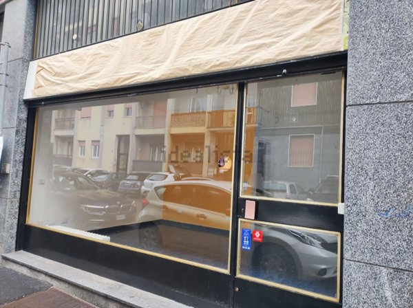 negozio in affitto a Rho