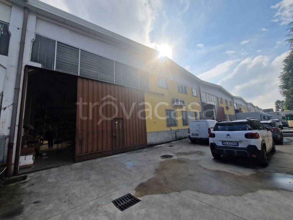 locale commerciale in affitto a Rho