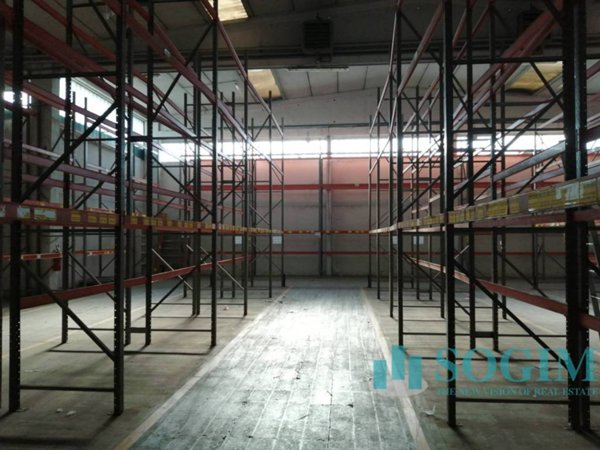 locale commerciale in affitto a Rho