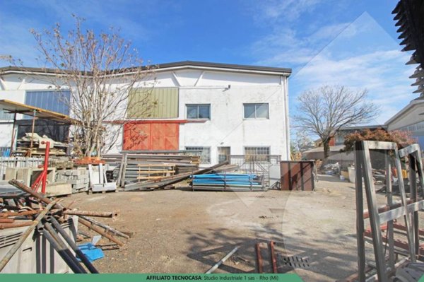 negozio in affitto a Rho in zona Mazzo