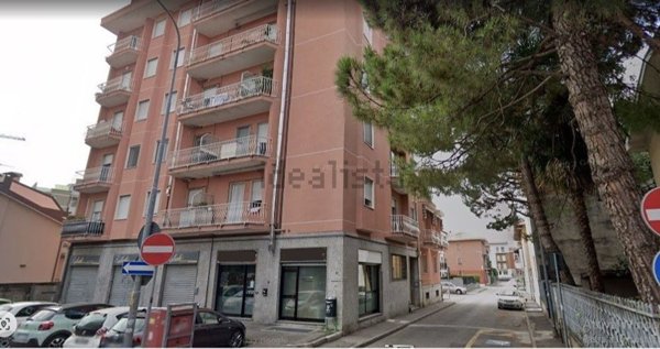 locale commerciale in affitto a Rho