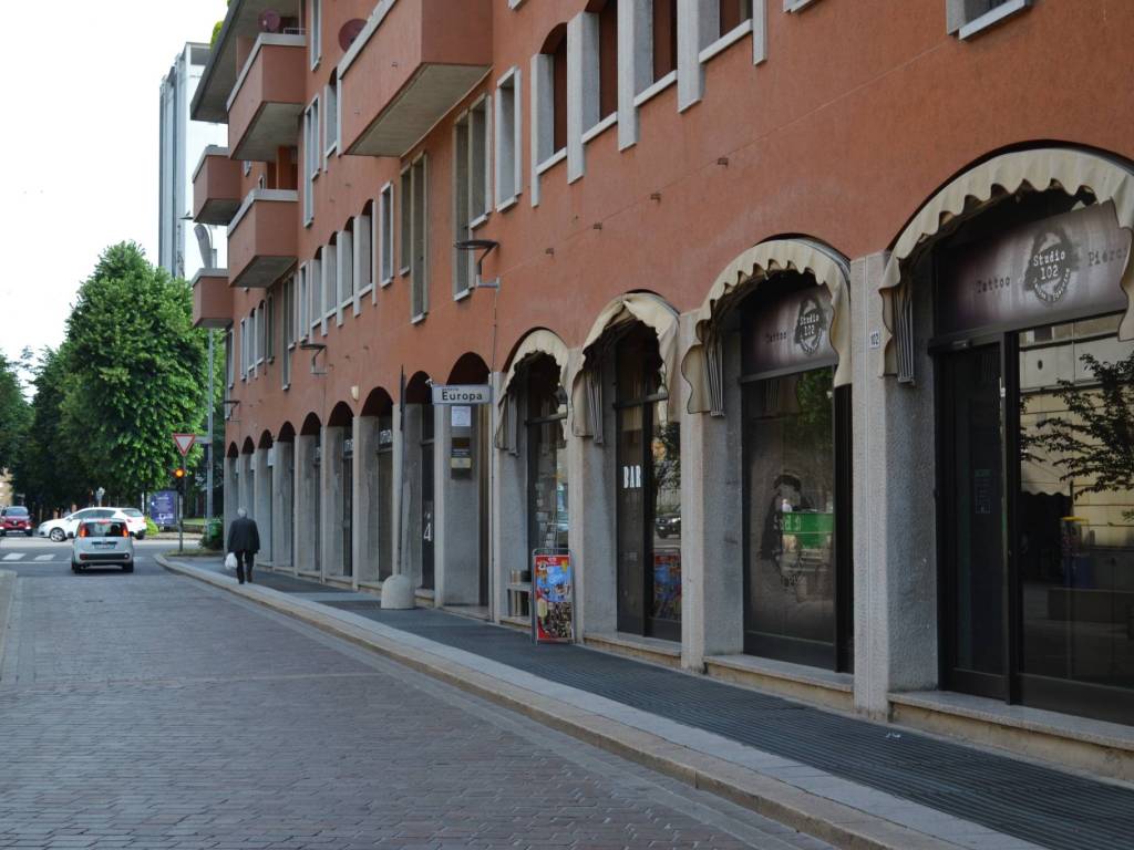 negozio in affitto a Rho