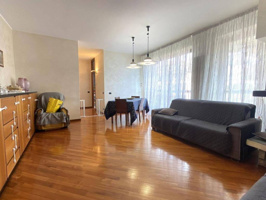 appartamento in affitto a Rho in zona Ghisolfa