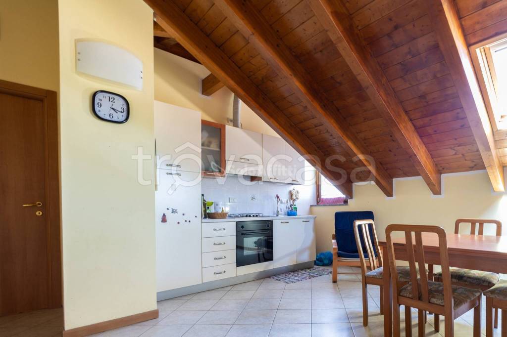 appartamento in affitto a Rho in zona Lucernate