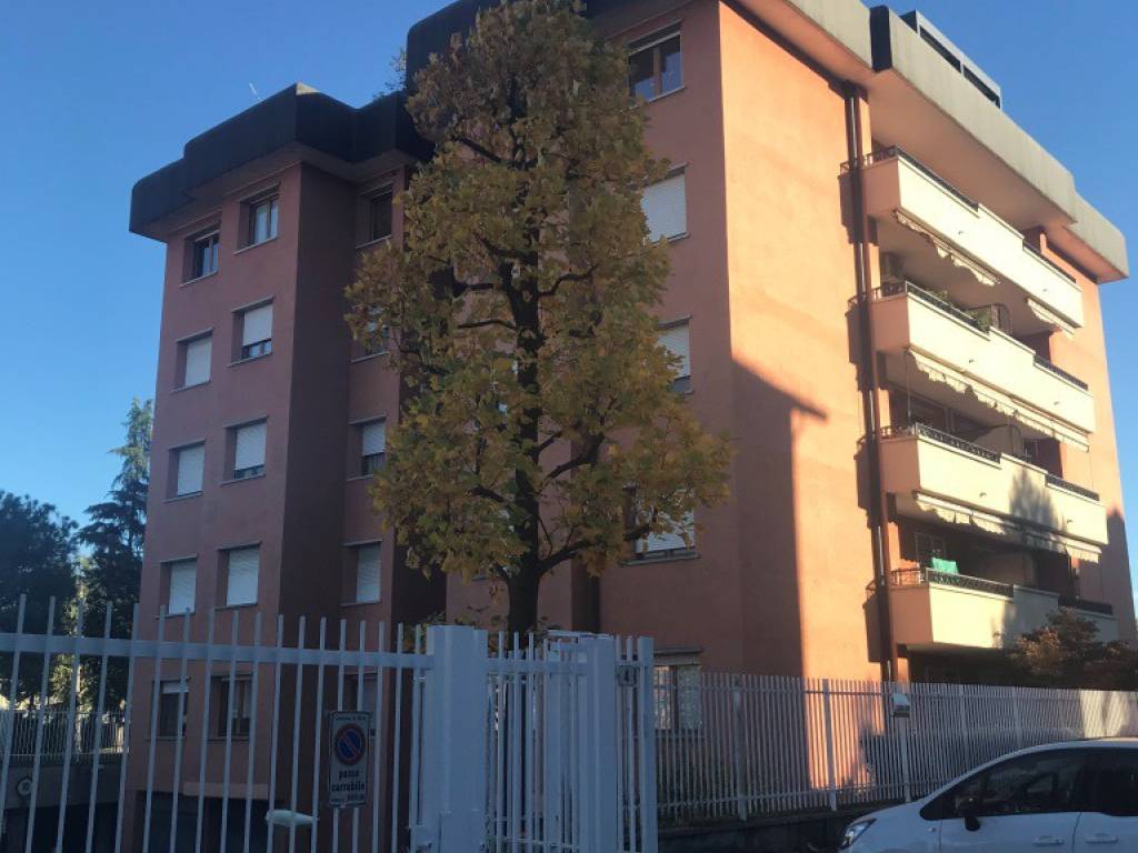 appartamento in affitto a Rho in zona Pantanedo