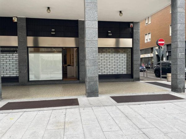 negozio in affitto a Rho