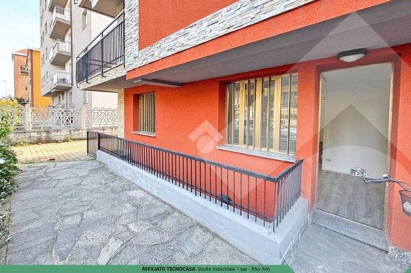 locale commerciale in affitto a Rho