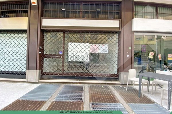 negozio in affitto a Rho