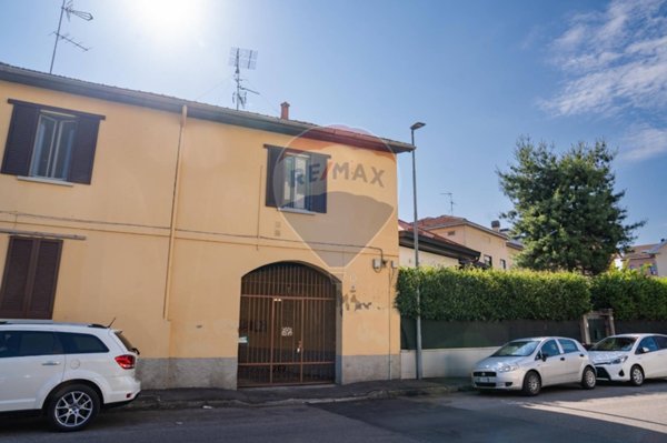 appartamento in affitto a Rho in zona Lucernate