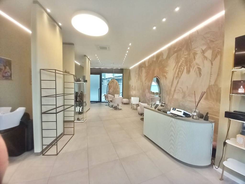 negozio in affitto a Rho
