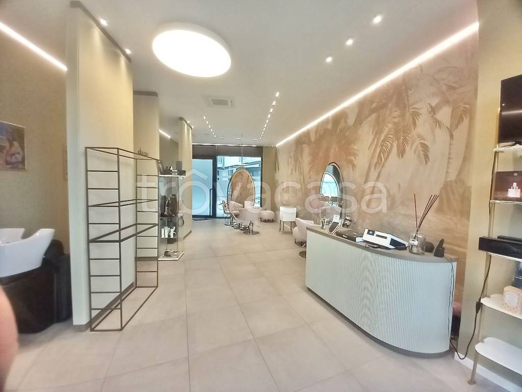 negozio in affitto a Rho