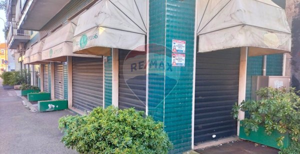 locale commerciale in affitto a Rho