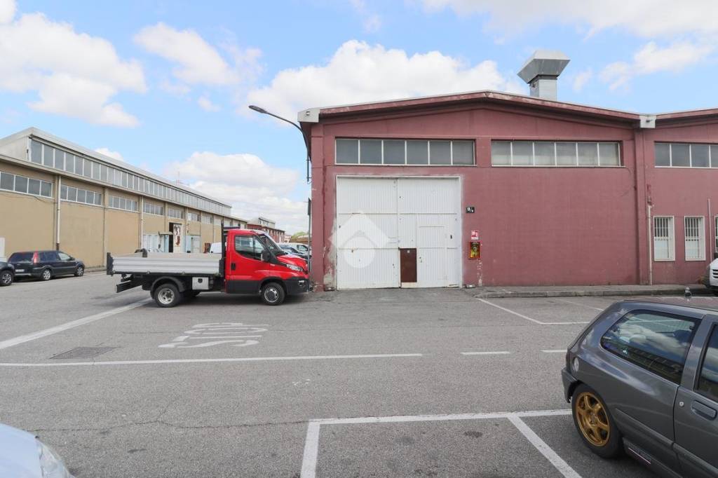 locale commerciale in affitto a Rho in zona Terrazzano