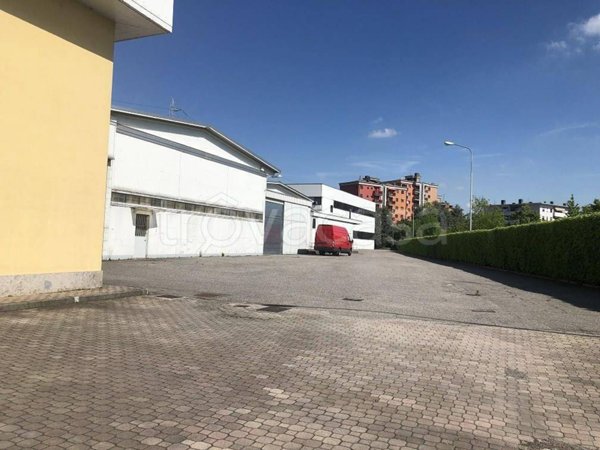 locale commerciale in affitto a Rho