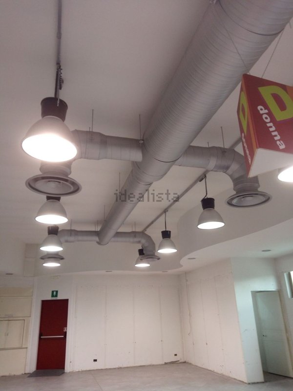 negozio in affitto a Rho