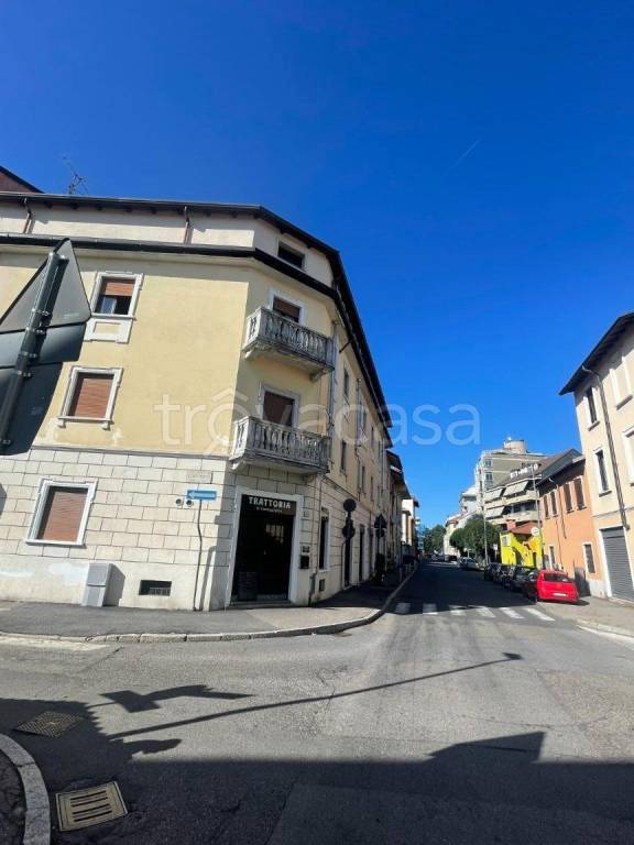 appartamento in affitto a Rho in zona Castellazzo