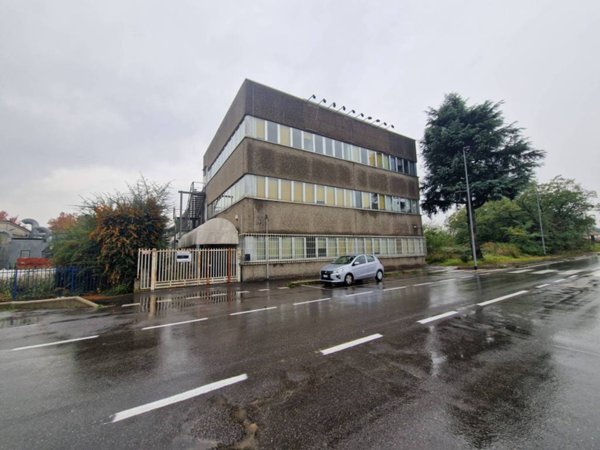 locale commerciale in affitto a Rho in zona Passirana