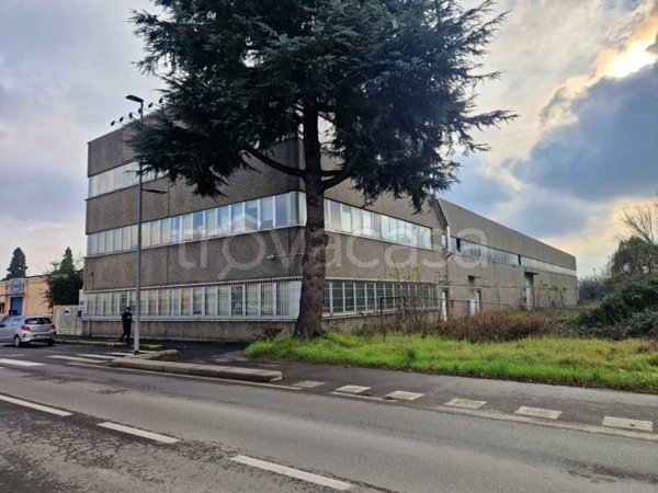 locale commerciale in affitto a Rho in zona Passirana