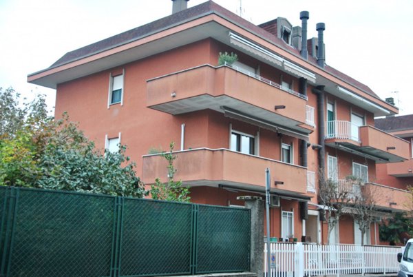 appartamento in affitto a Rho in zona Mazzo