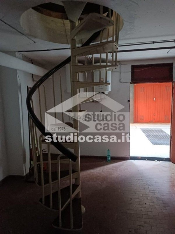 locale commerciale in affitto a Rho