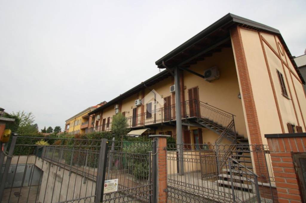 appartamento in affitto a Rho in zona Mazzo