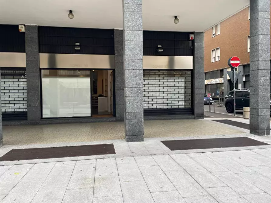 negozio in affitto a Rho