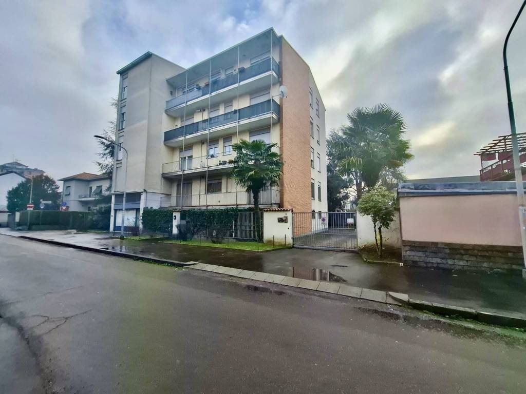 appartamento in affitto a Rho in zona Mazzo