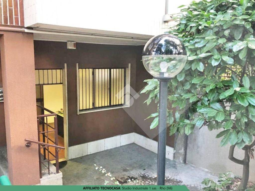 locale commerciale in affitto a Rho in zona Mazzo