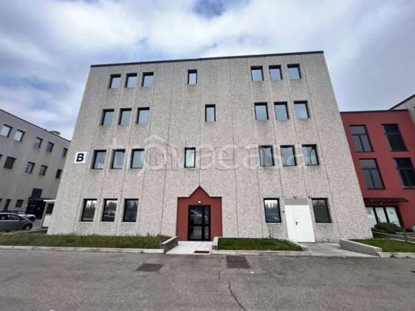 ufficio in affitto a Rho in zona Ghisolfa