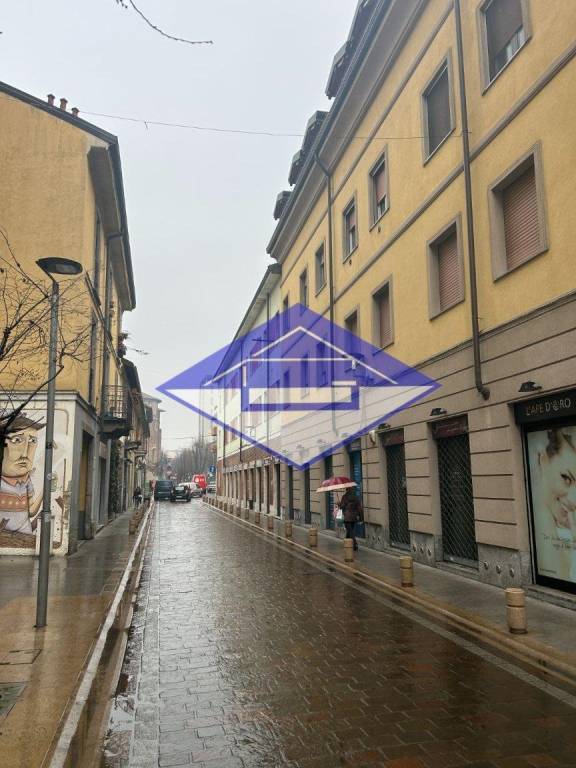 negozio in affitto a Rho