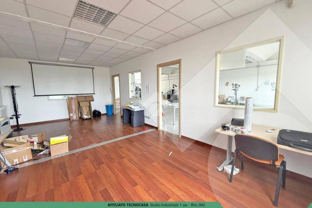 locale commerciale in affitto a Rho