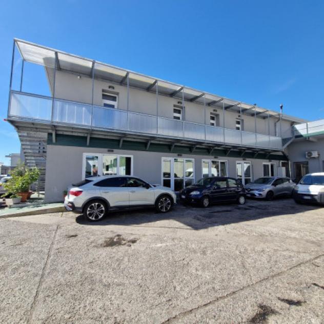 locale commerciale in affitto a Rho