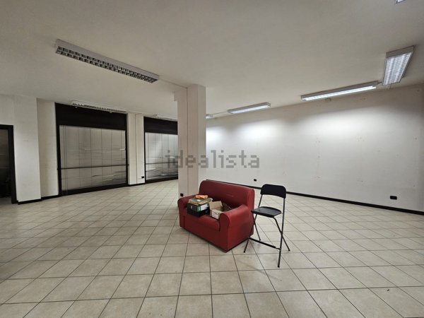 locale commerciale in affitto a Rho