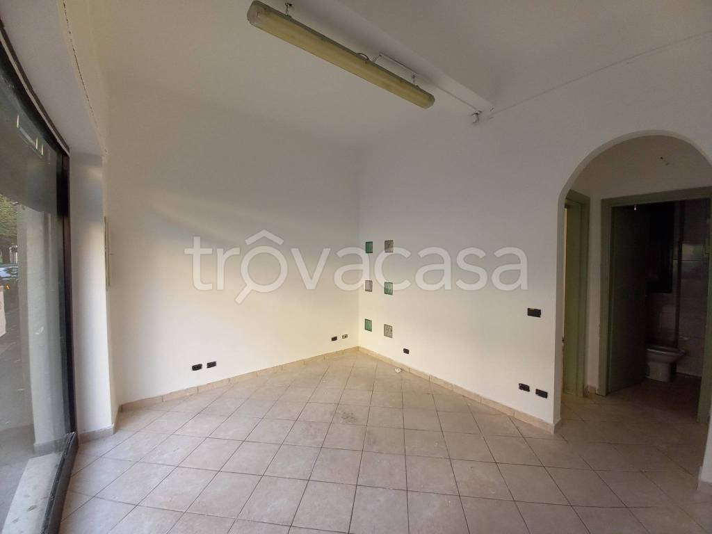 negozio in affitto a Rho