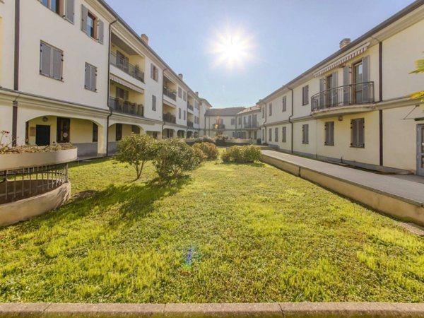 appartamento in affitto a Rho in zona Mazzo