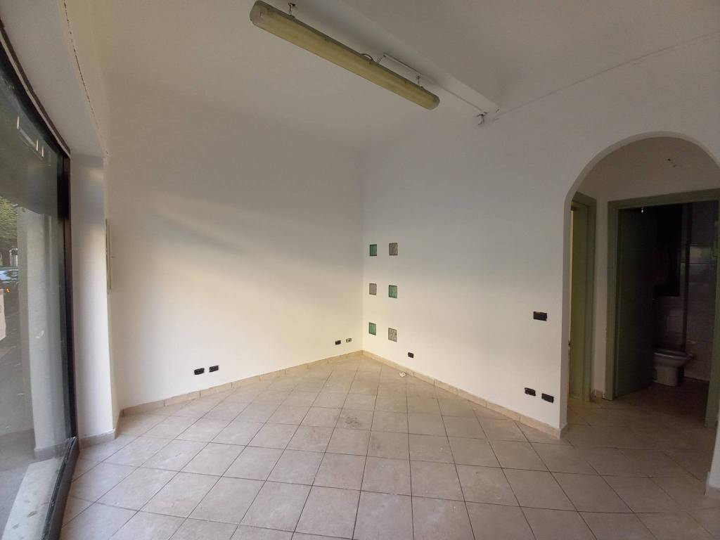 negozio in affitto a Rho
