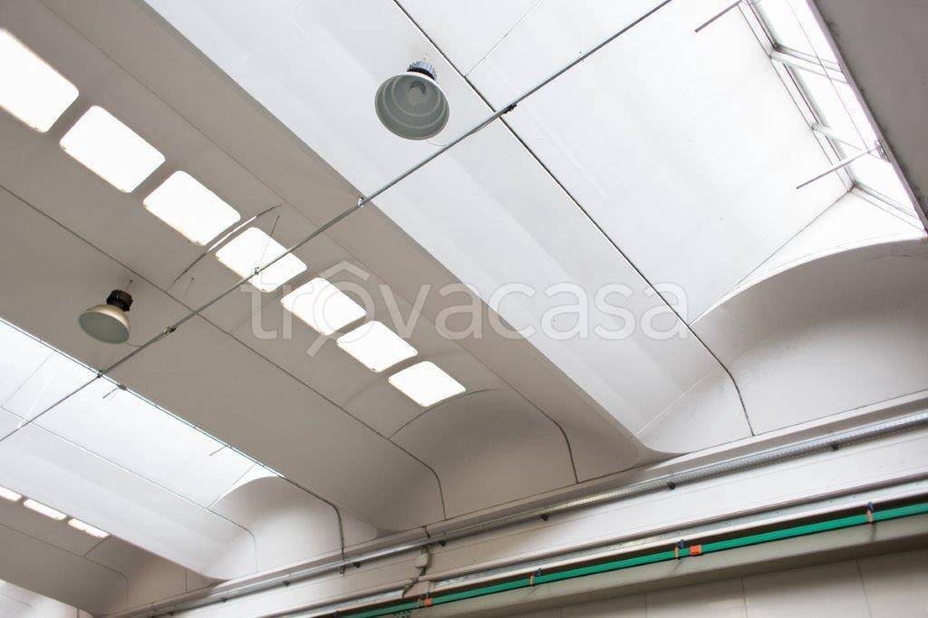 locale commerciale in affitto a Rho in zona Mazzo