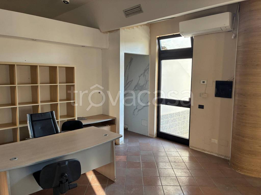 negozio in affitto a Rho in zona Passirana