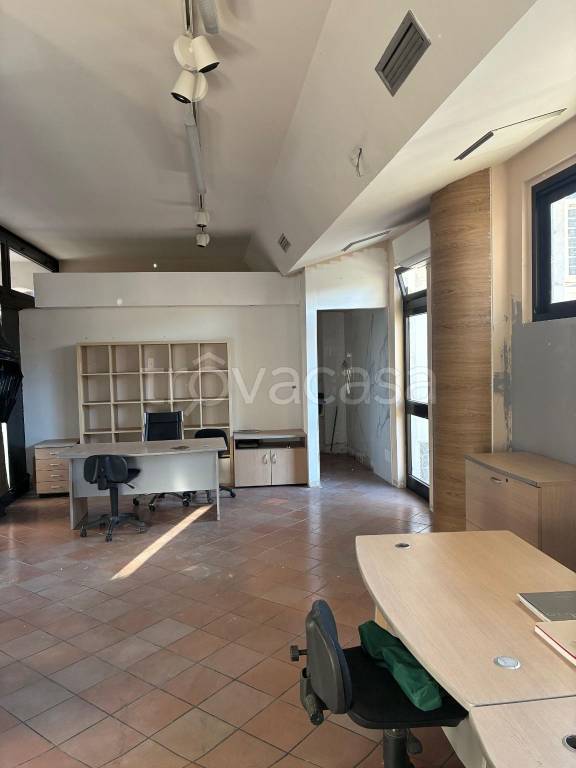 negozio in affitto a Rho in zona Passirana