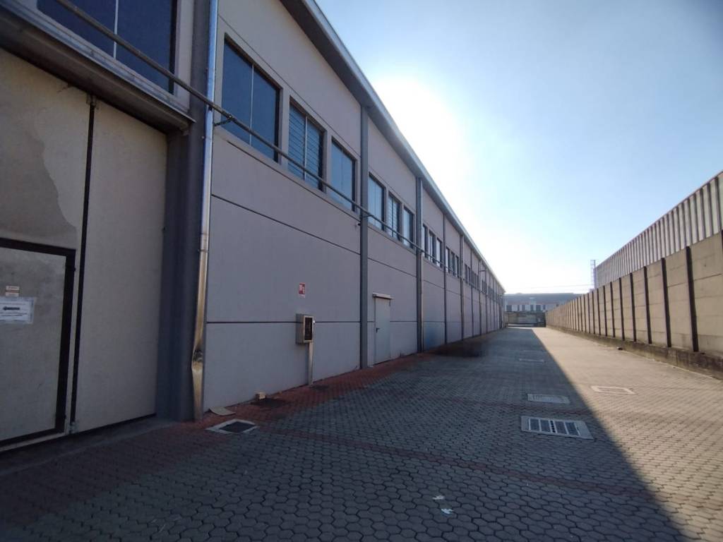capannone in affitto a Rho in zona Mazzo