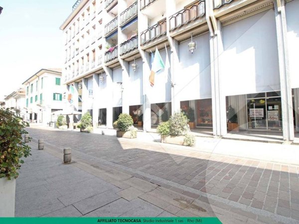 negozio in affitto a Rho