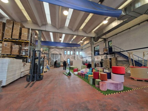 locale commerciale in affitto a Rho